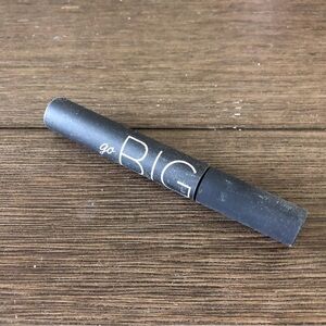 Julep voluming mascara in color jet black